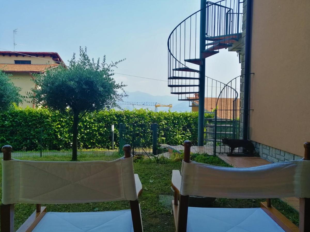 IseoLakeRental - Appartamento Chiara Riva di Solto Esterno foto