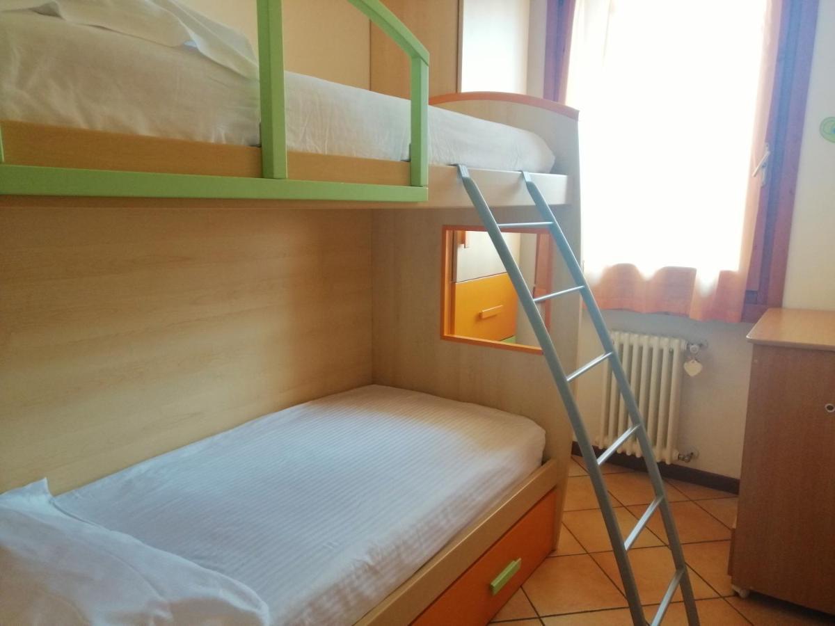 IseoLakeRental - Appartamento Chiara Riva di Solto Esterno foto