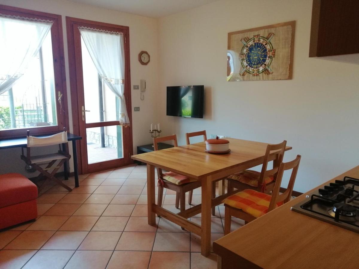 IseoLakeRental - Appartamento Chiara Riva di Solto Esterno foto